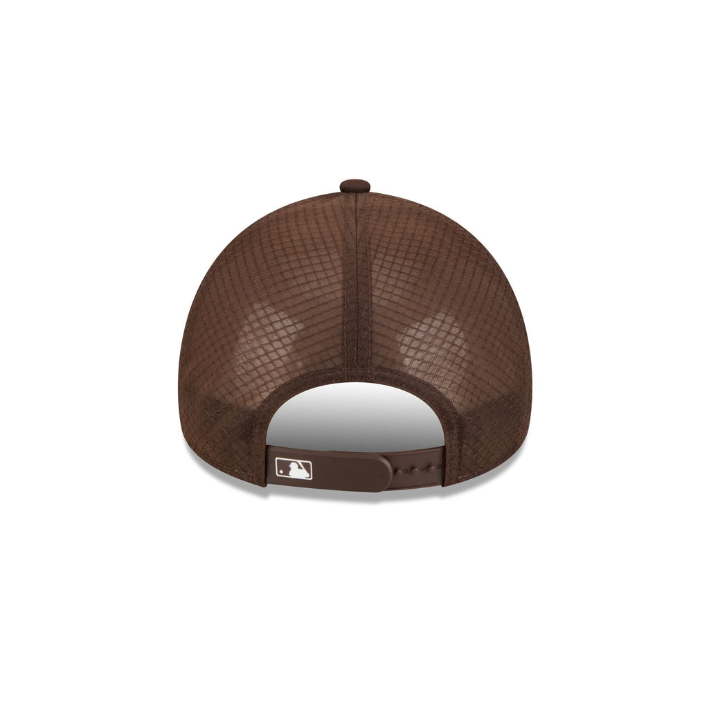 San Diego Padres 2026 Batting Practice Alt Friar 9FORTY APEX Trucker Hat