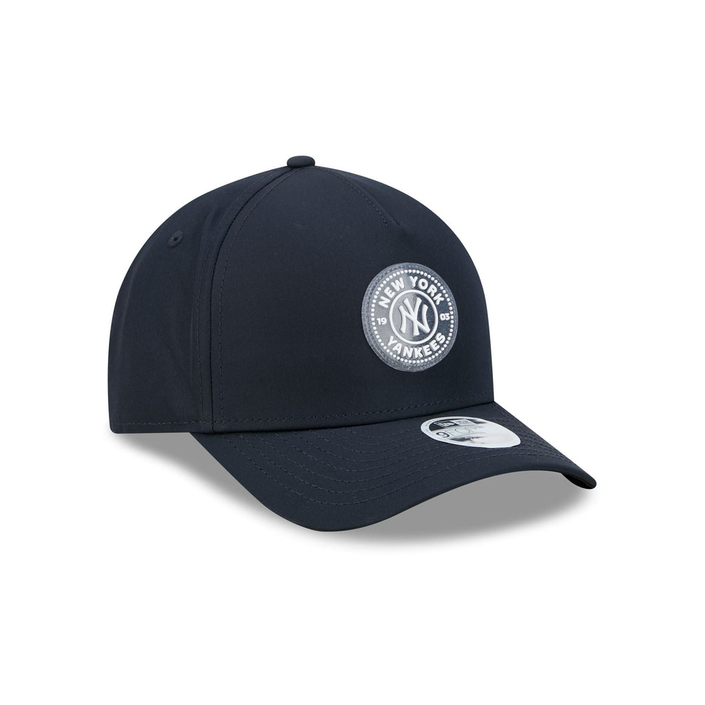 New York Yankees Glitter Patch Women's 9FORTY M-Crown A-Frame Snapback Hat