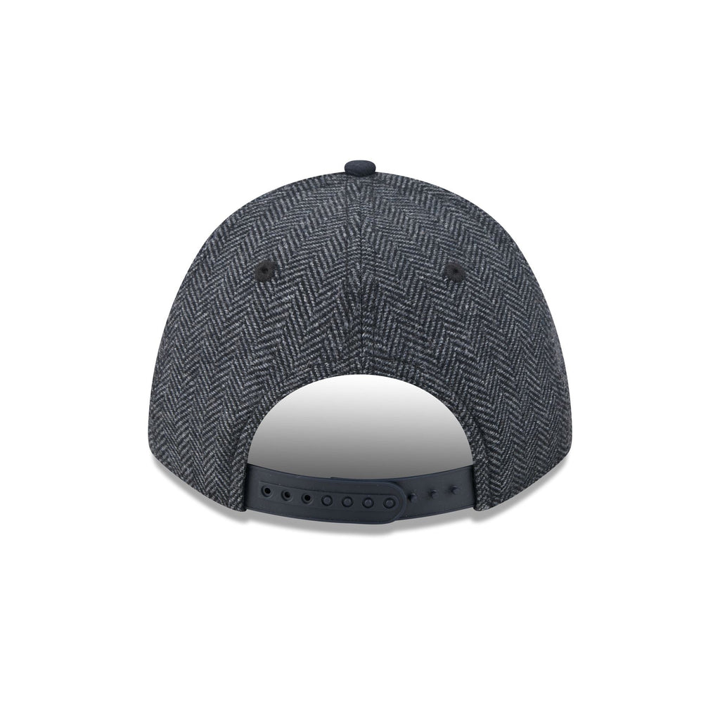 Atlanta Braves Faux Wool 9FORTY M-Crown Snapback Hat