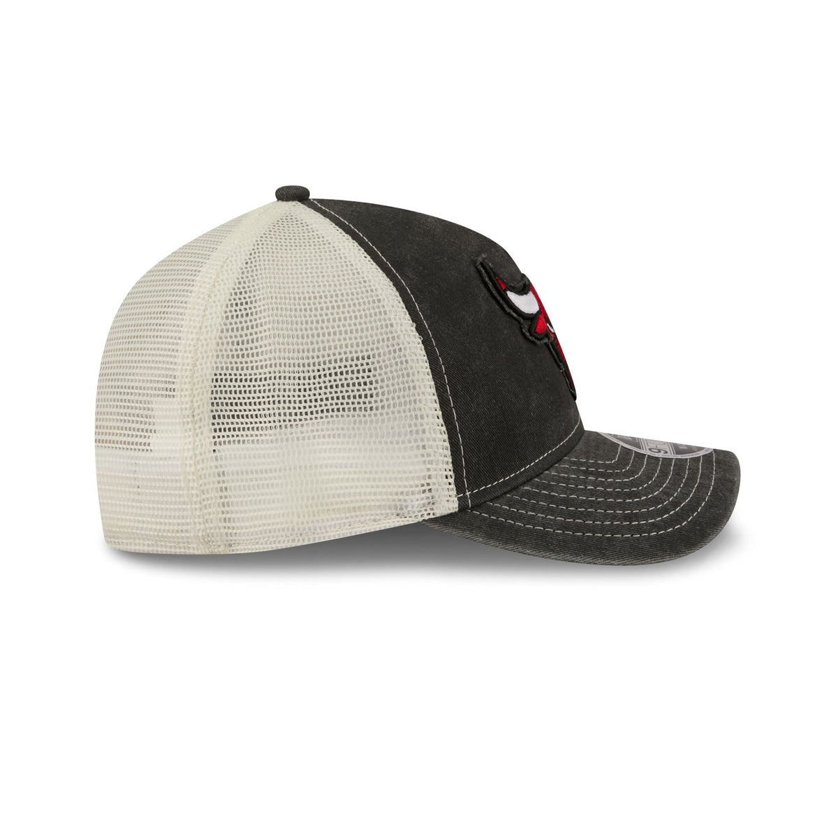 Chicago Bulls Frayed Logo 9FORTY M-Crown A-Frame Trucker Hat