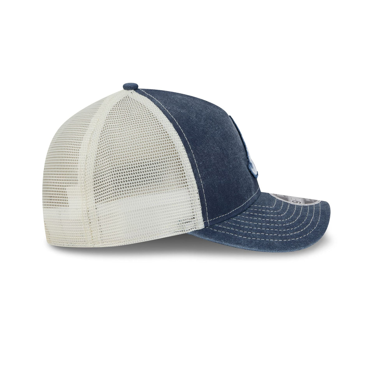 Atlanta Braves Frayed Logo 9FORTY M-Crown A-Frame Trucker Hat